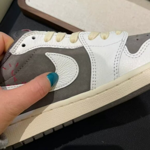Jordan 1 Low OG x Travis Scott Reverse Mocha - Picture 5 of 9